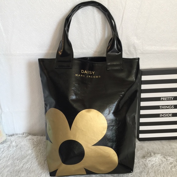 Marc Jacobs Handbags - Marc Jacobs Daisy Vinyl Tote Back! Sturdy & Cute